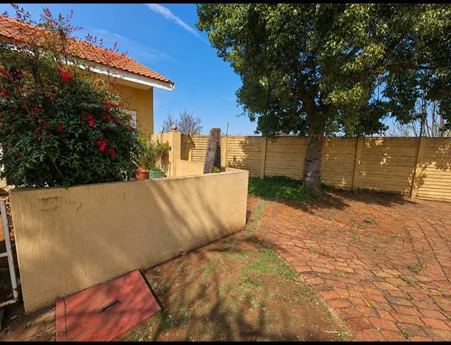 2 BEDROOM TOWNHOUSE FOR SALE IN KOOKRUS